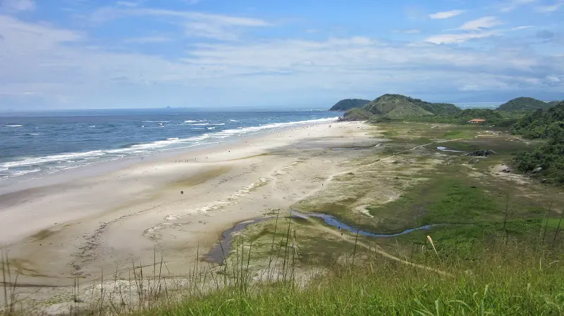 trilhas em uma viagem para a ilha do mel