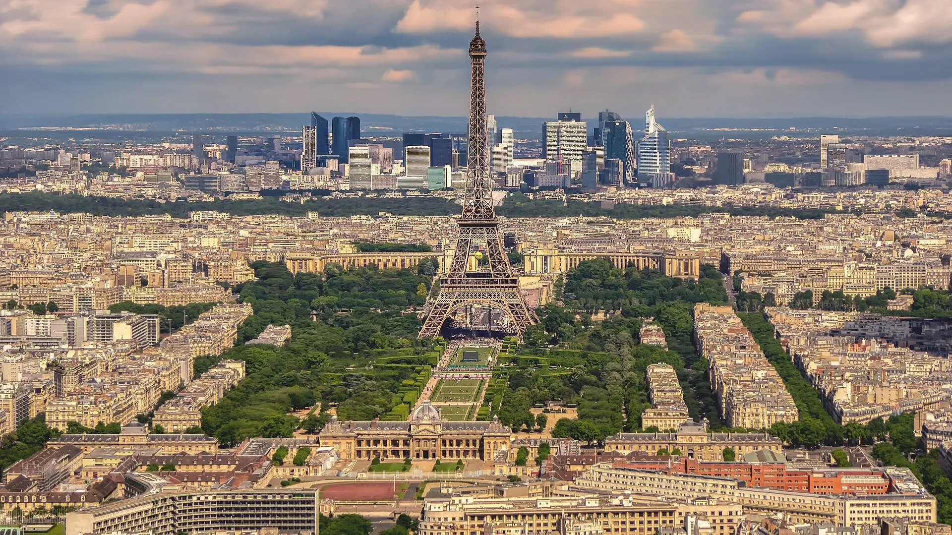 torre eiffel hospedagem barata paris