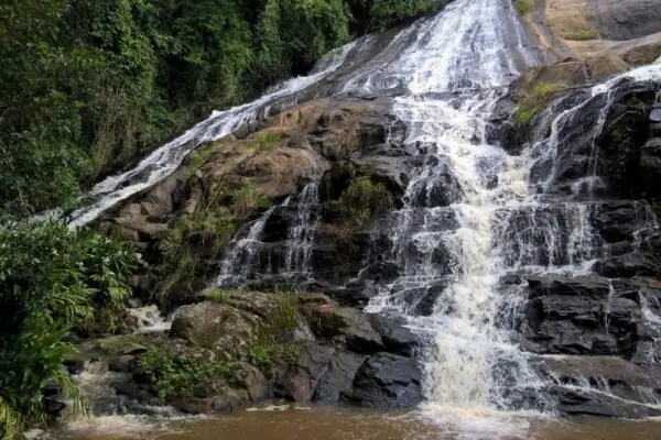 cachoeira escondida São Paulo