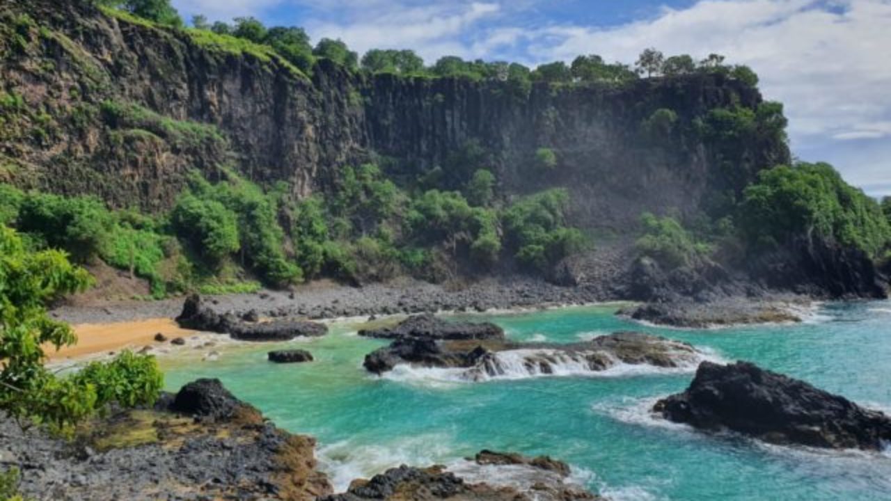 Fernando de Noronha distribui cestas básicas para moradores da Ilha