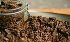Chocolate sem lactose: dicas práticas para se deliciar em qualquer lugar do mundo