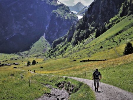 Equipamentos básicos para trekking: 10 itens para seu checklist