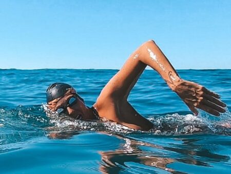7 dicas essenciais para começar a nadar no mar