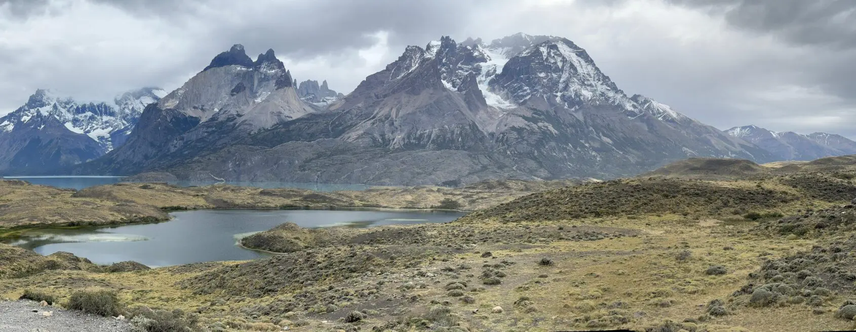montanhas nevadas com o melhor seguro viagem chile