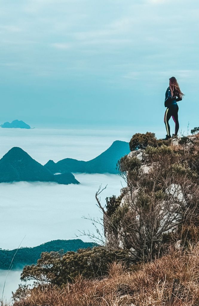 mulher viajando com chip internacional portugal