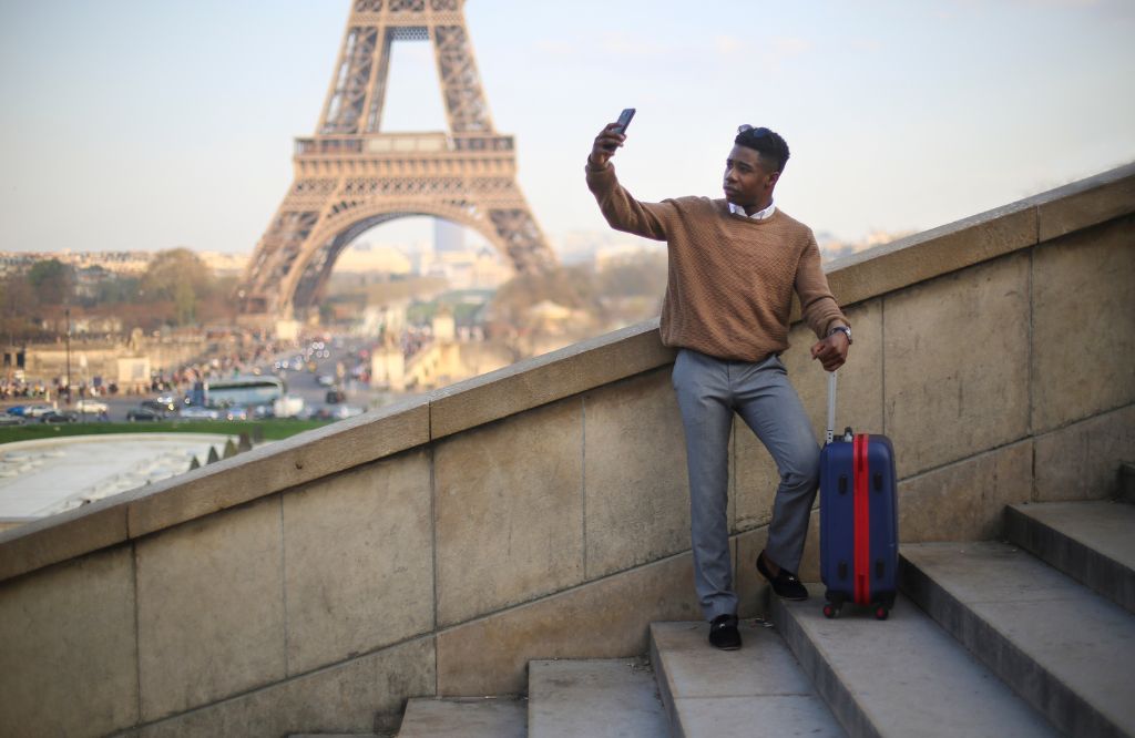 documentos de viagem - cupom o meu chip homem com chip internacional frança